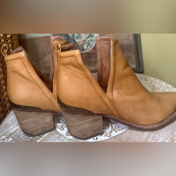 EUC Jeffrey Campbell “Cromwell” Leather Ankle Bootie in Tobacco. Size 8 - Picture 8 of 15